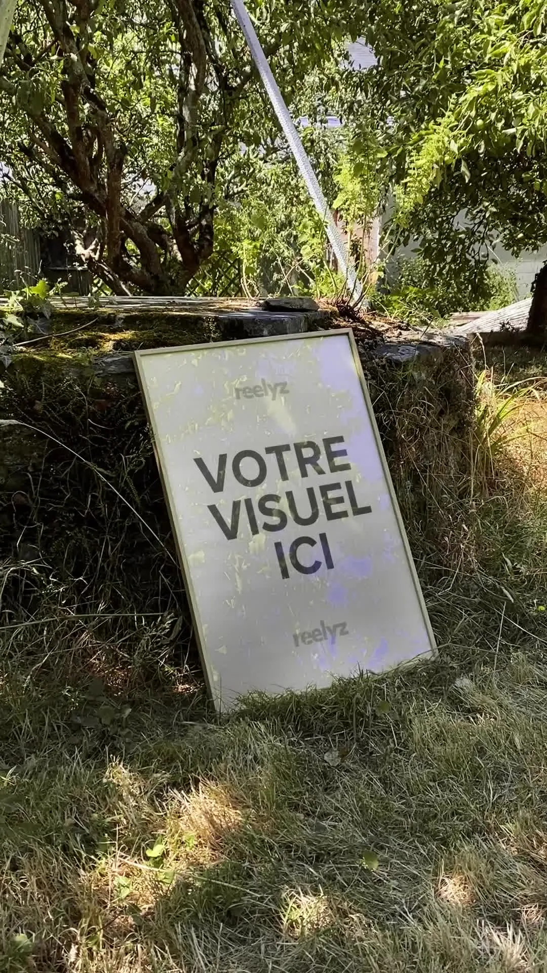 Miniature de la vidéo Affiche posée en pleine nature vibes rustiques & authentiques