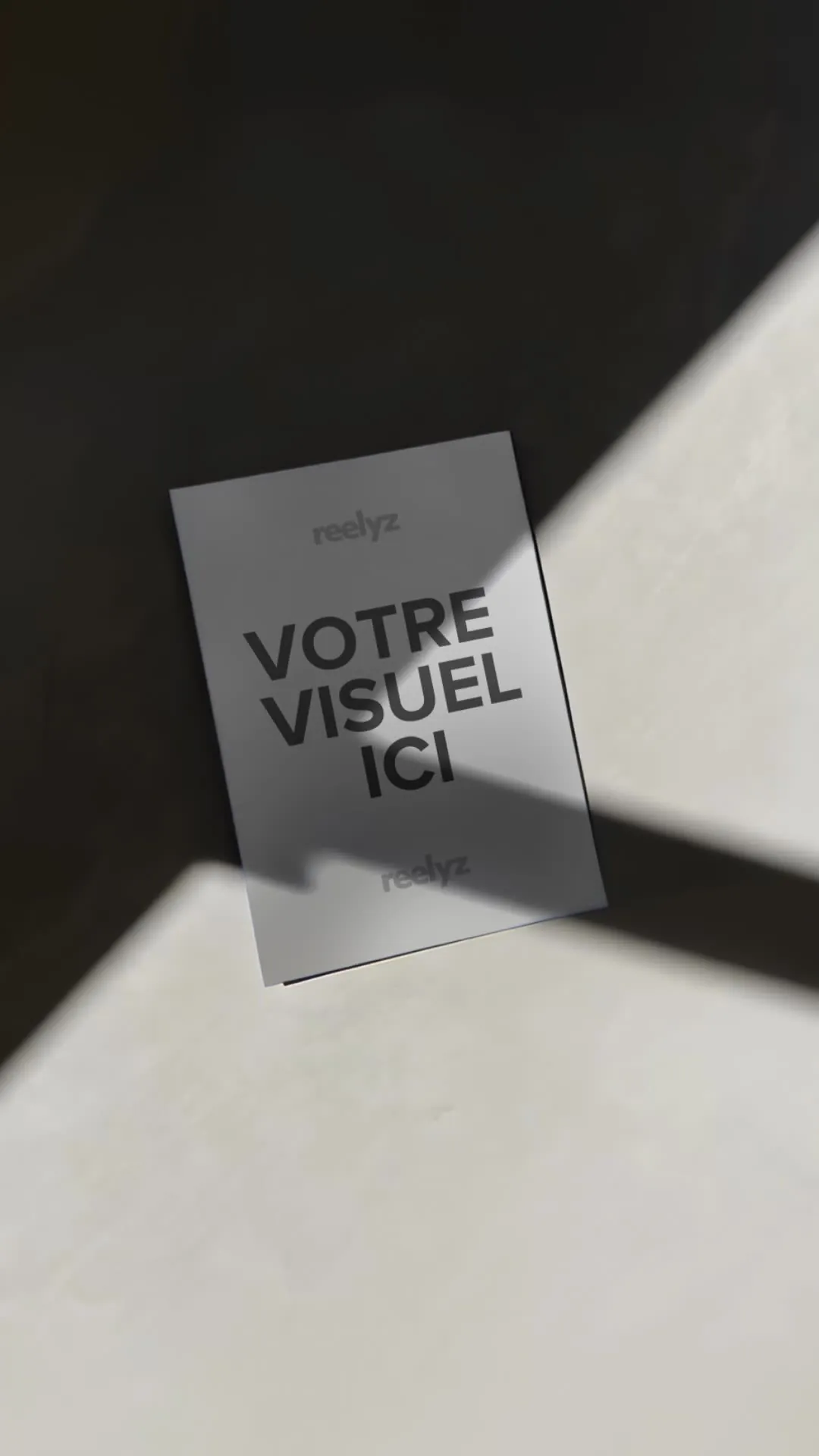 Miniature de la vidéo Poster en lumière tranchée, effet galerie d’art